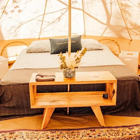 キャンプ場 The Spot Surfcamp ビスカロッス