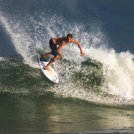 Camping The Spot Surfcamp *
